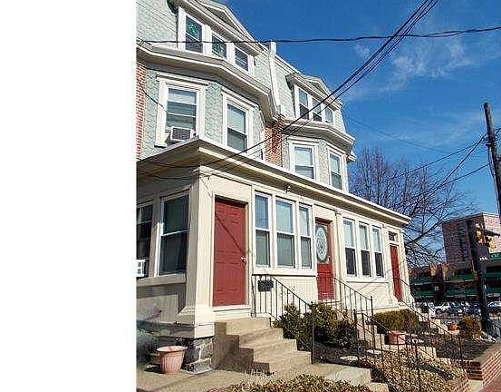 3rd image of 1431 N Clayton St