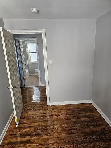 4196 Buckingham Ave — Photo 2