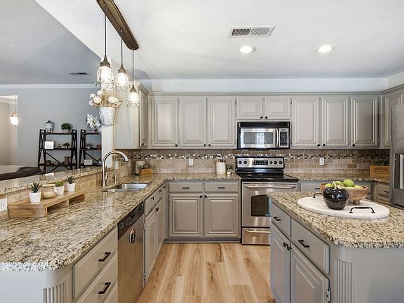4th image of 1703 Oakmeadow Dr