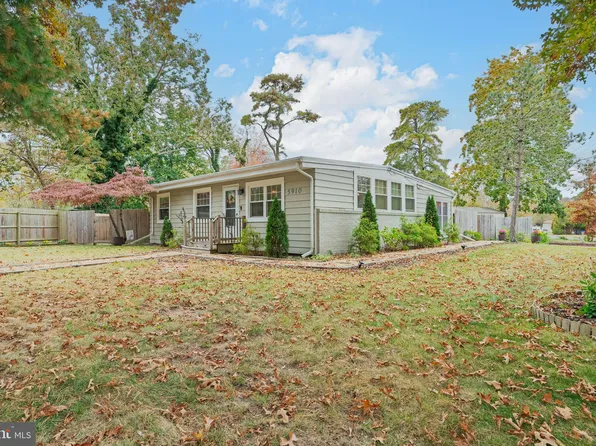 5910 Somerset Dr, Mays Landing, NJ 08330