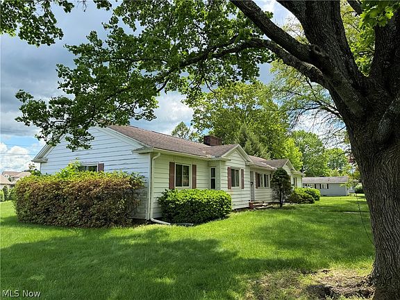3rd image of 1313 N Crater Ave