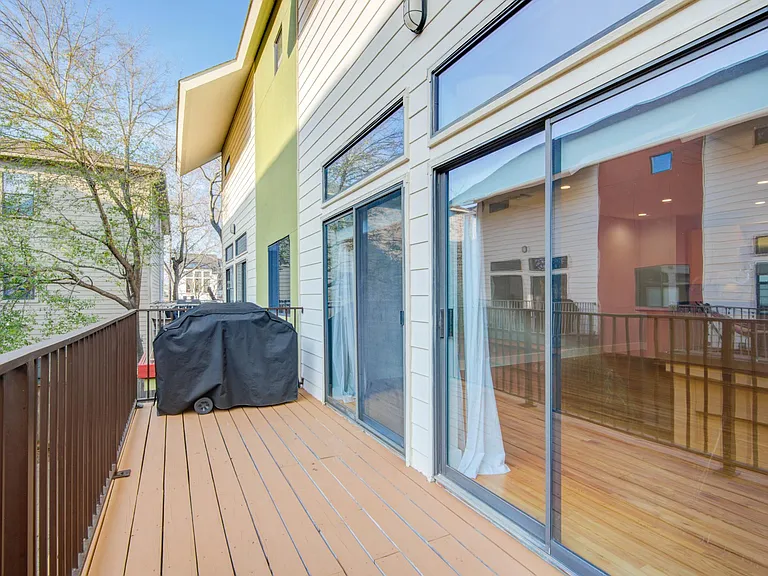 4202 Spencer St — Photo 16