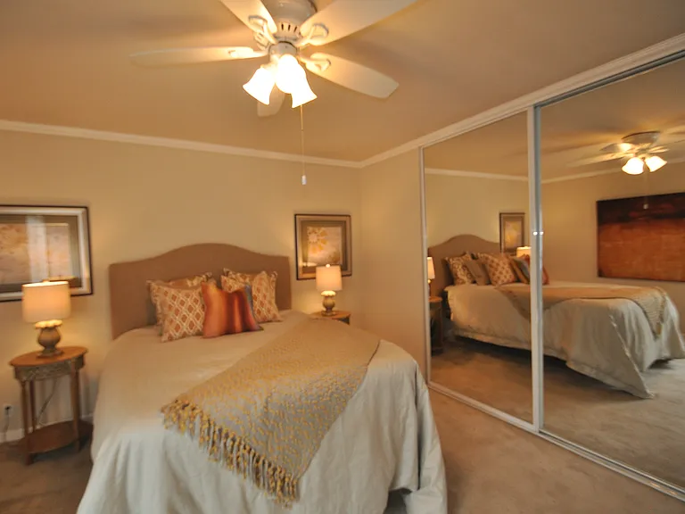 Oak Park Manor — Photo 30
