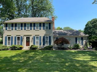 1166 Kingsview Ave, Rochester Hills, MI 48309