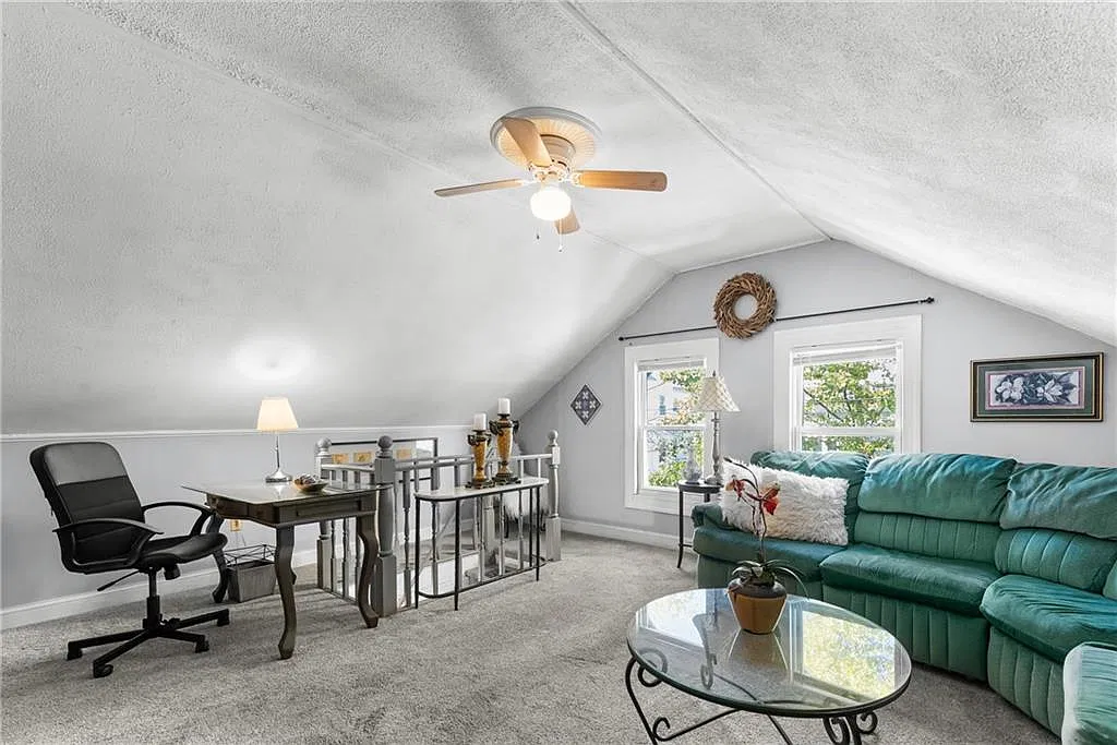 2 bed, 1.0 bath, 4493 sqft, $1,500 — Photo 2