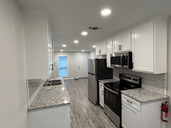 3rd image of 2515 Kavanaugh Rd #6