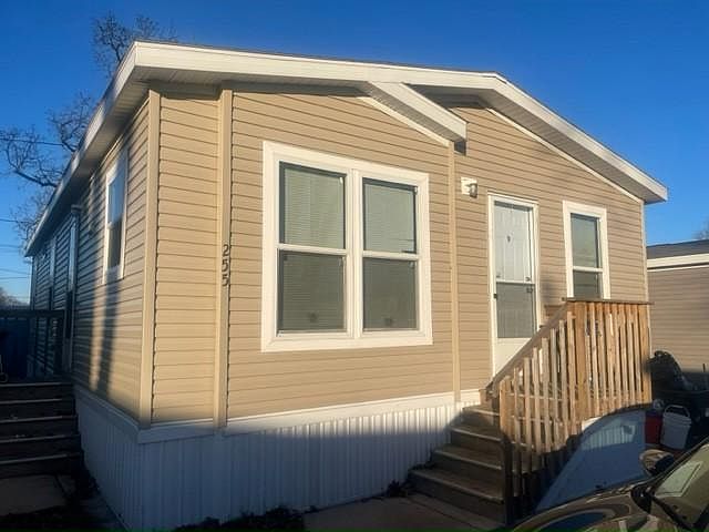 1st image of 255 Bunting Ln #255