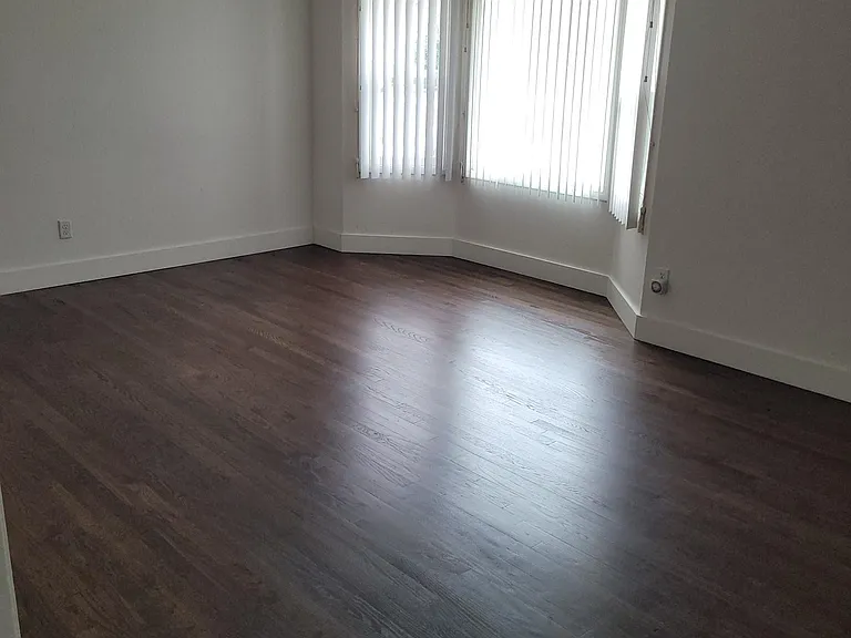423 E Barrymore St — Photo 6
