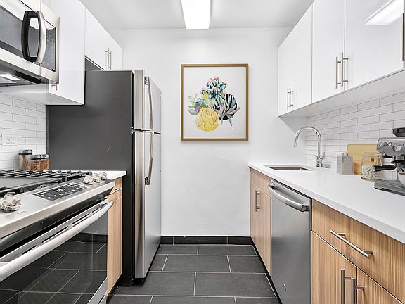 4th image of 200 E 87th St APT 17F