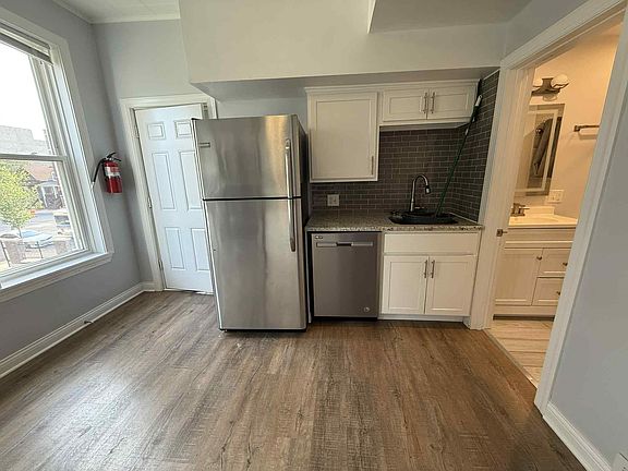 2nd image of 3555 N Ashland Ave #2B