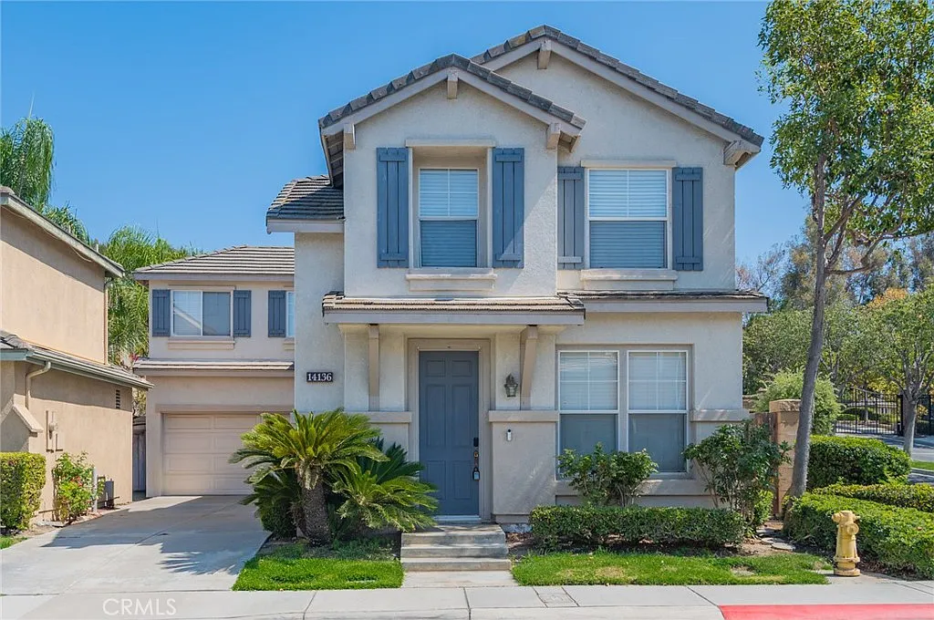 3 bed, 2.5 bath, 1956 sqft, $3,950 — Photo 2