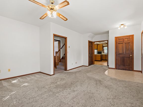 3rd image of 508 N Van Buren St