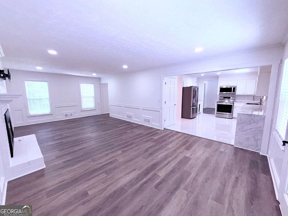 2nd image of 313 Summit Ridge Dr