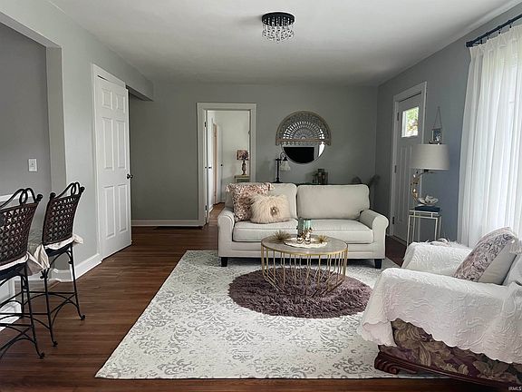 3rd image of 1044 W Private Road 275 N