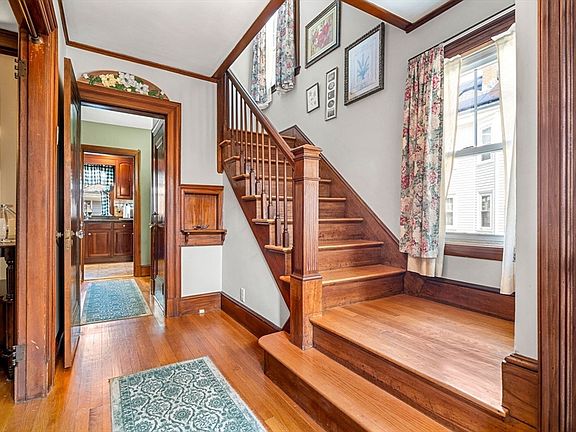 4th image of 61 Lamoille Ave