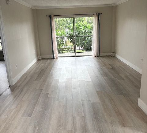 4th image of 4164 Inverrary Dr APT 303