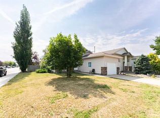 218 NW Uplands Blvd N, Lethbridge, AB T1H 6S6