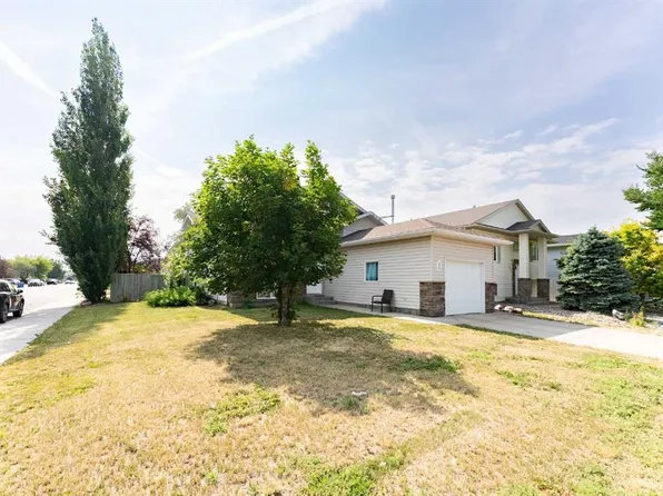 218 NW Uplands Blvd N, Lethbridge, AB T1H 6S6