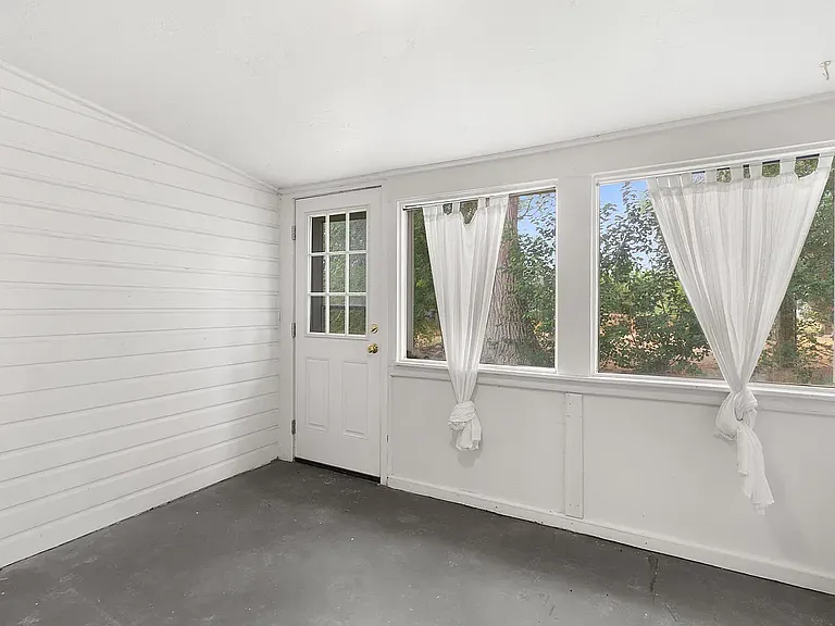 1136 S Adell Ave — Photo 18