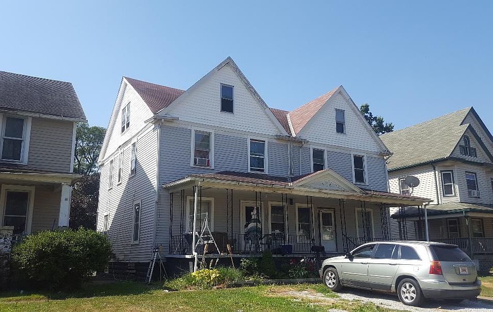 1st image of 1832 E 31st St