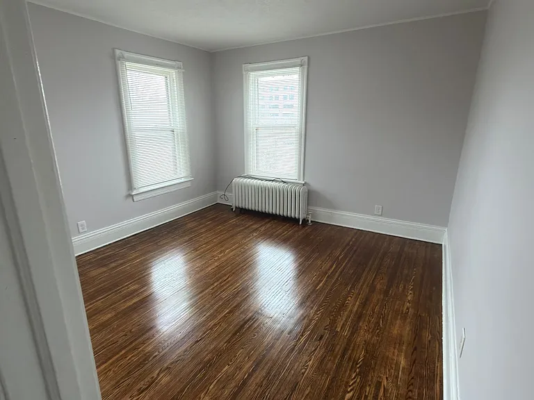 583 Averill Ave — Photo 4