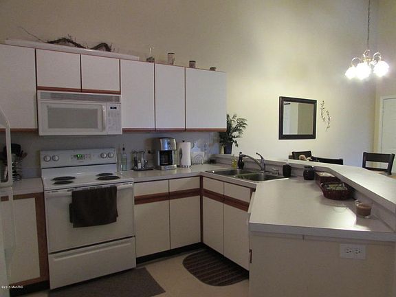 4th image of 5813 Crosswinds Dr Unit 31