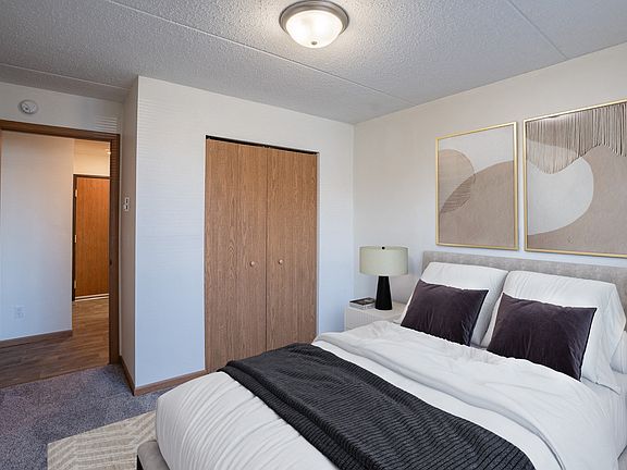 Fargo, ND Bella Vista Apartments | Bedroom