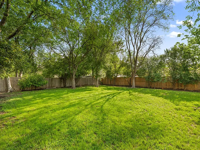 11811 Carshalton Dr — Photo 35