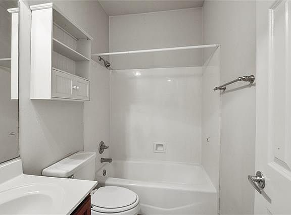3rd image of 70391 G St