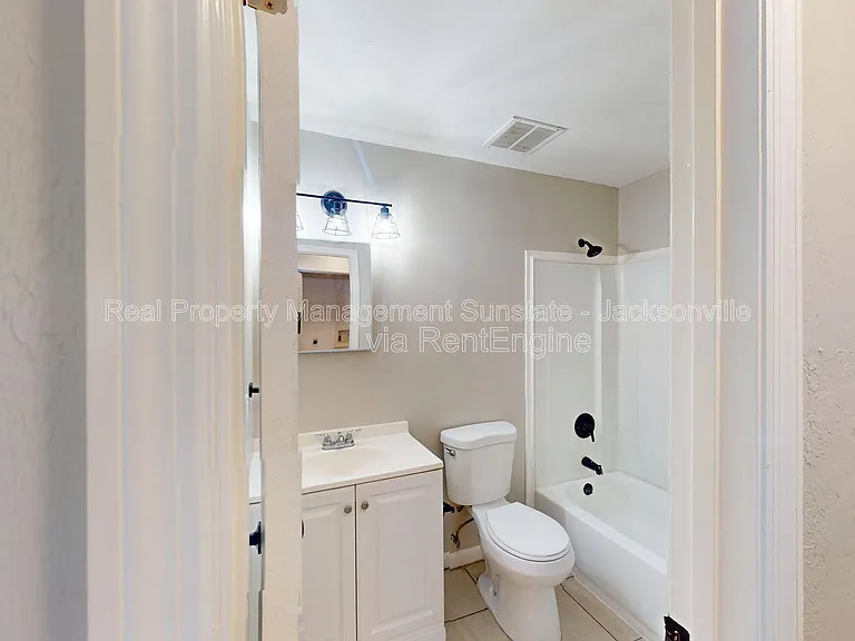 1010 Bronson St #3 — Photo 9