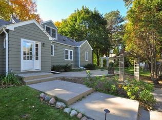 18720 Lake Ave, Deephaven, MN 55391