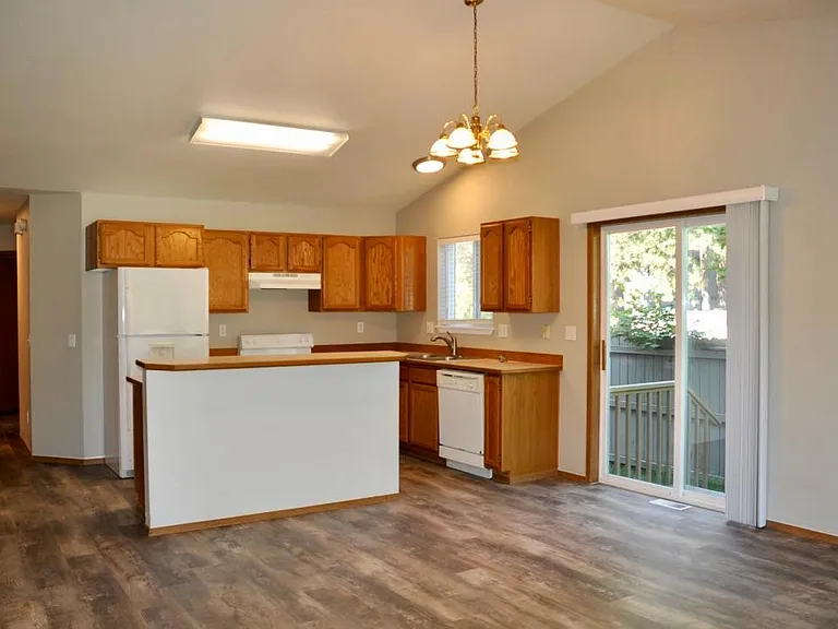 4024 E 2nd Ave #B — Photo 3