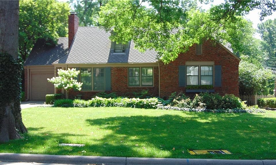 8015 Manor Rd, Leawood, KS 66206 MLS 2439376 Zillow
