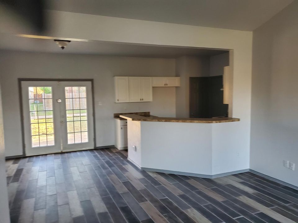 2nd image of 318 Wheatridge Ave