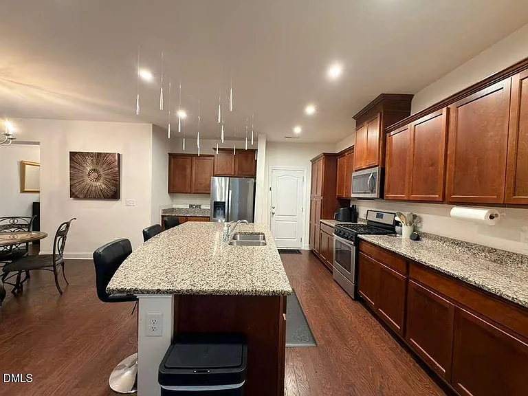 735 Lampwick Ln — Photo 13
