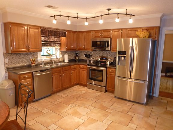 3rd image of 1407 Hampton Glen Dr SW