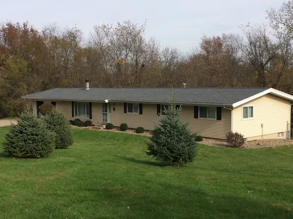 1947 Surf Dr NE, Solon, IA 52333