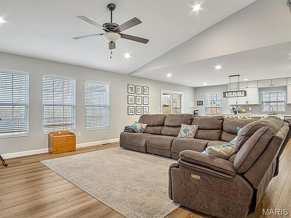 5th image of 313 Quentin Ct