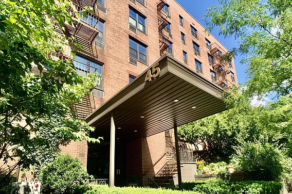 Sold by Douglas Elliman | media 14