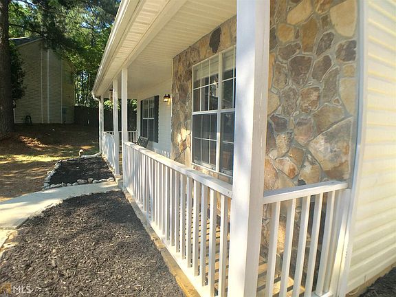 3rd image of 895 Wilmont Ct