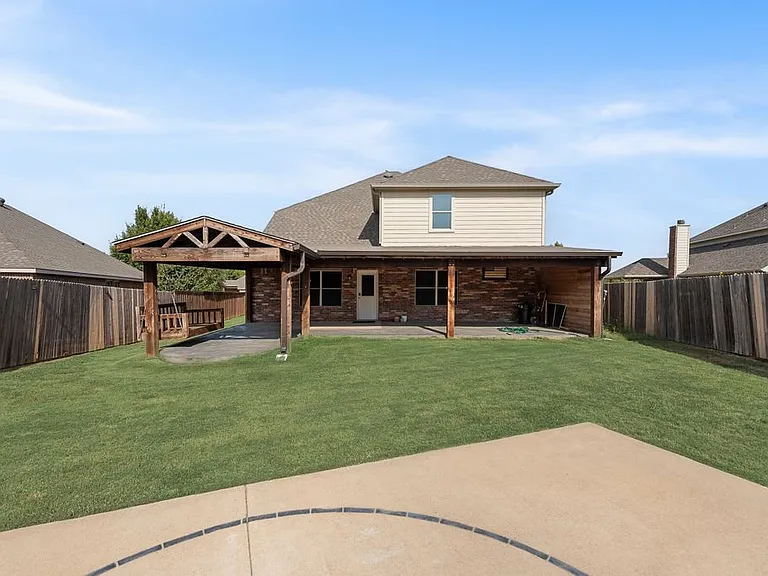 1816 Castle Creek Dr — Photo 29