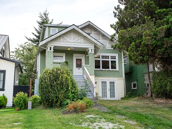 2814 Trinity St, Vancouver, BC V5K 1E9