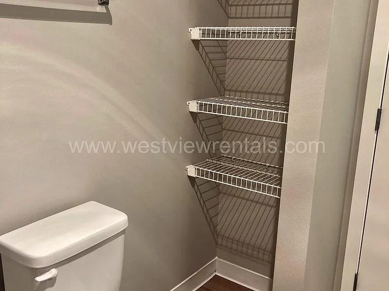 203 E Laurel St — Photo 188