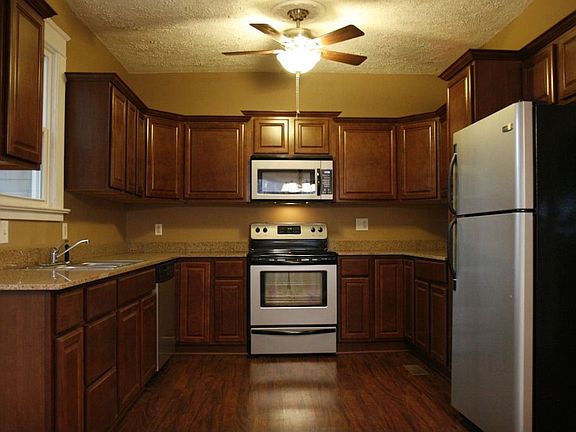 Gourmet Kitchen w/ Granite and Stainless