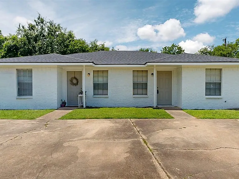1607 Cloverdale Ct — Photo 1