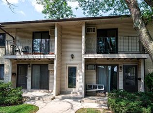 1651 S Coachlight Dr UNIT C, New Berlin, WI 53151