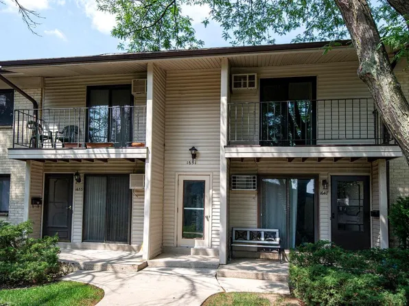 1651 South Coachlight DRIVE #C, New Berlin, WI 53151