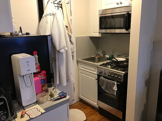 Rented by Easy Rental LLC | media 32