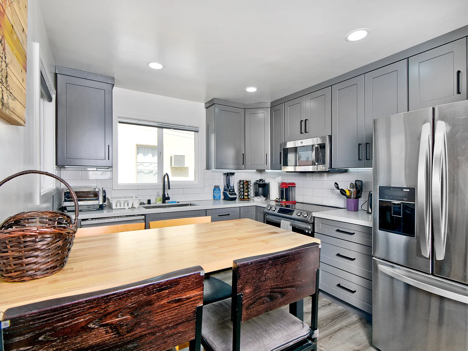 2 bed, 800 sqft, $4,800 — Photo 3