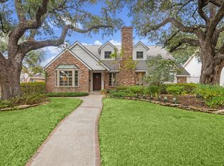 7714 Skyline Dr, Houston, TX 77063